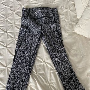 Lululemon Sole training crop 21”